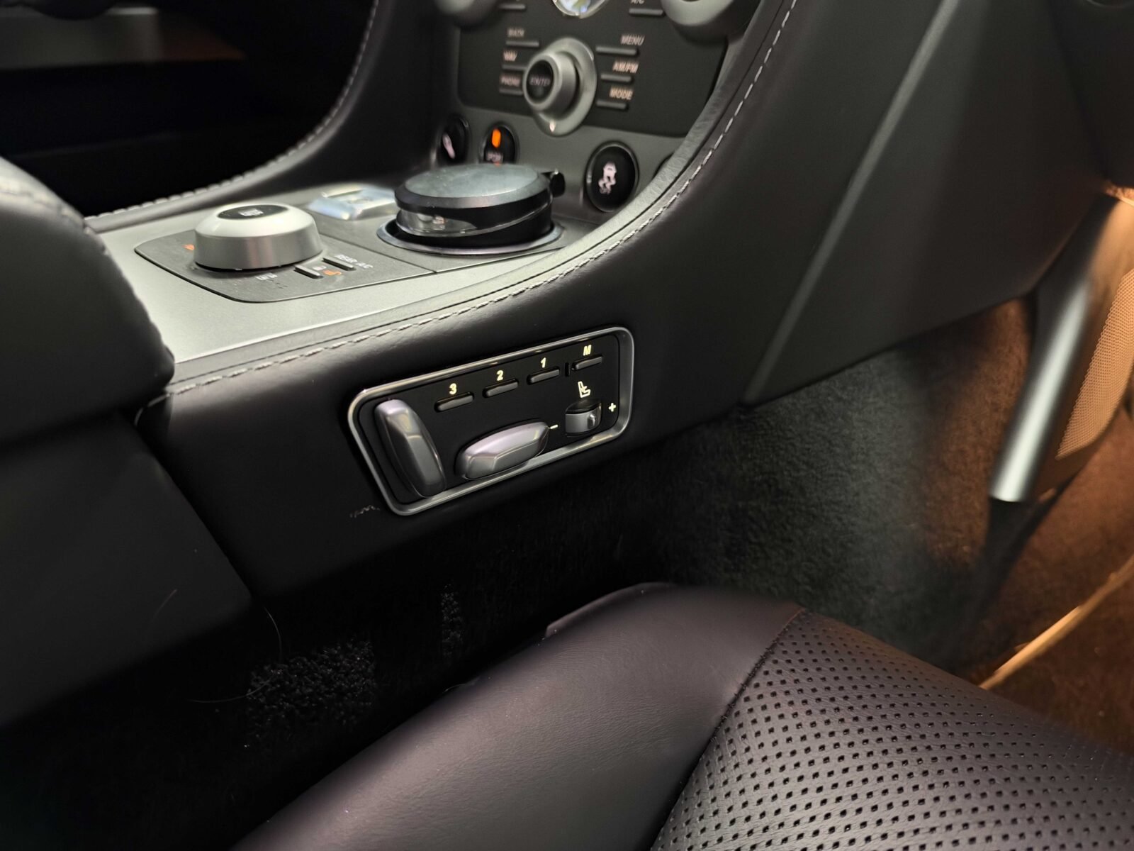 ASTON MARTIN Rapide V12 