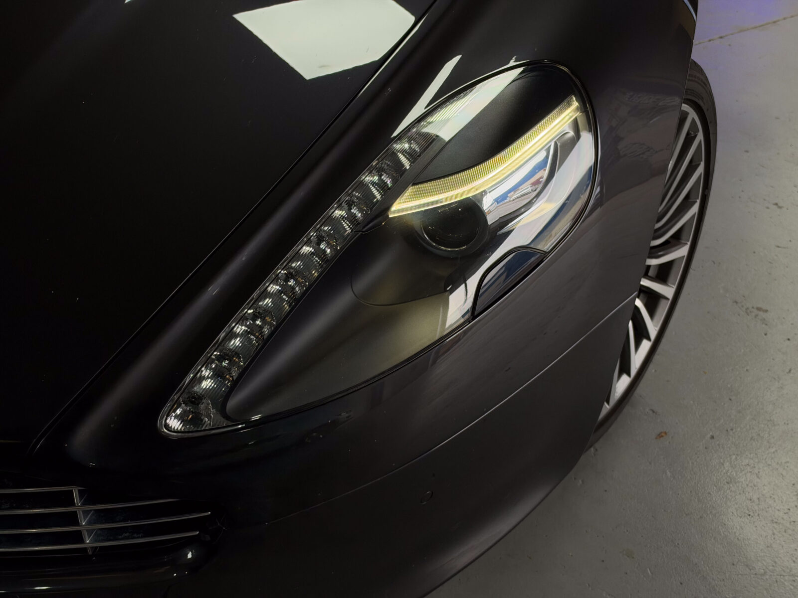 ASTON MARTIN Rapide V12 