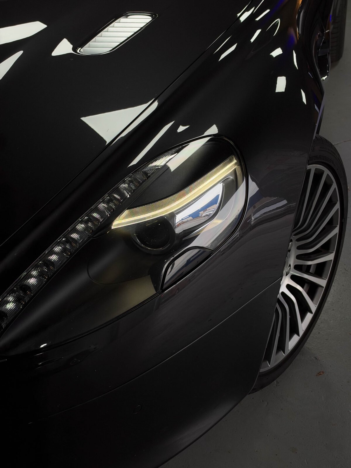 ASTON MARTIN Rapide V12 