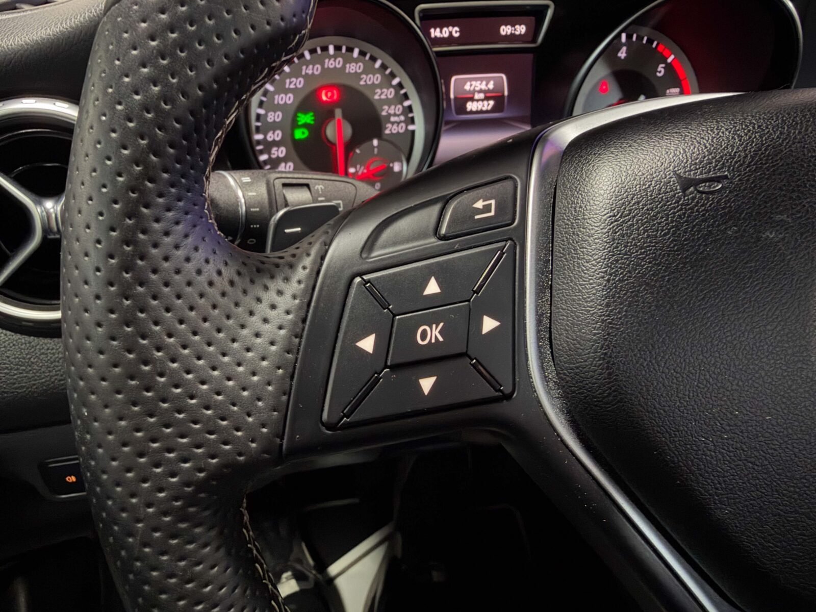 MERCEDES-BENZ GLA 220 CDI 4MATIC