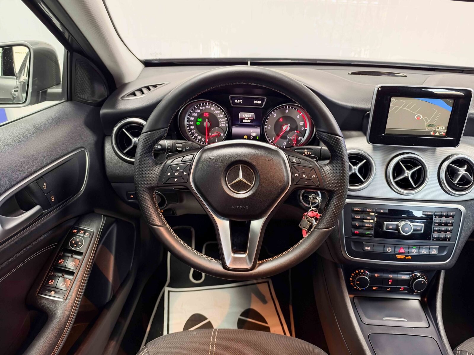 MERCEDES-BENZ GLA 220 CDI 4MATIC