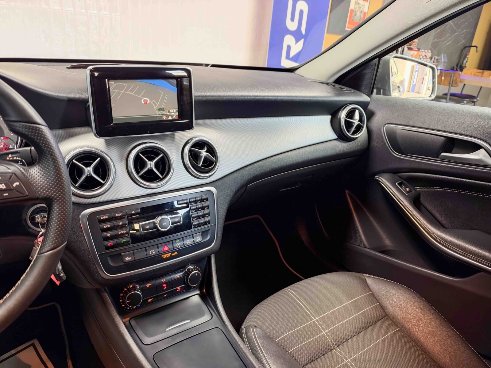 MERCEDES-BENZ GLA 220 CDI 4MATIC