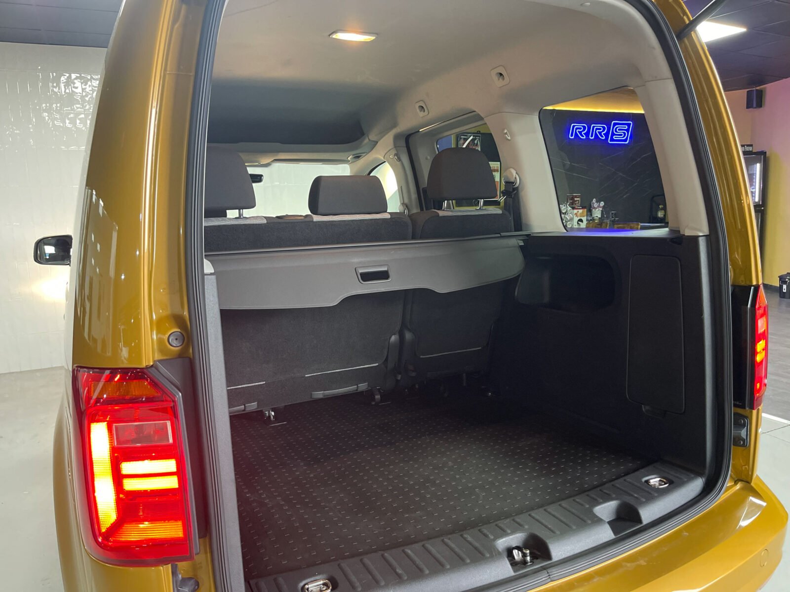 VOLKSWAGEN Caddy 2.0 TDI Comfortline Bluemotion Tech